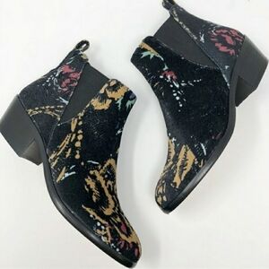 Vince Camuto Porta Velvet Floral Chelsea Boots Size 7.5